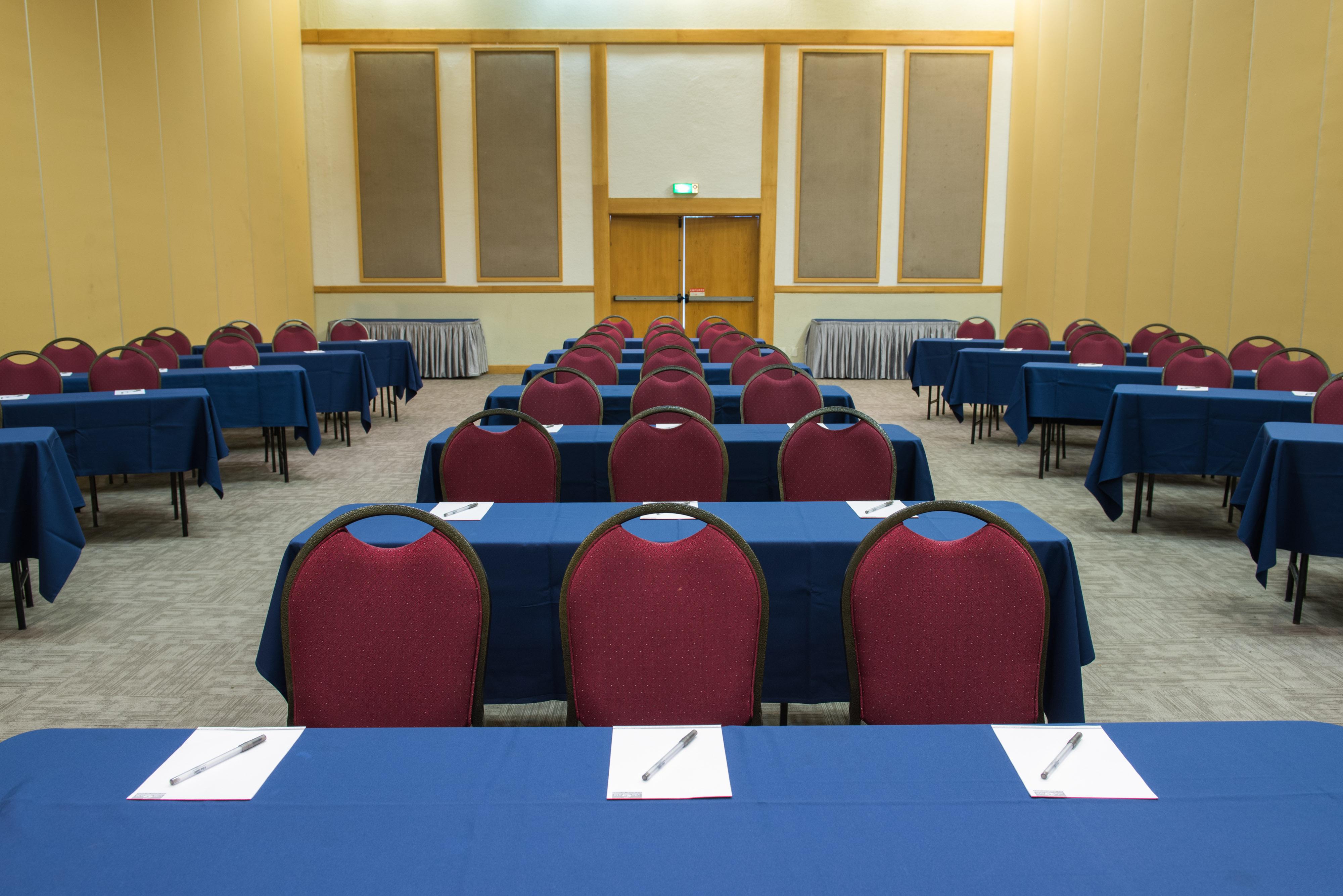 Vila Gale Eco Resort Angra Angra dos Reis Bagian luar foto A typical classroom layout