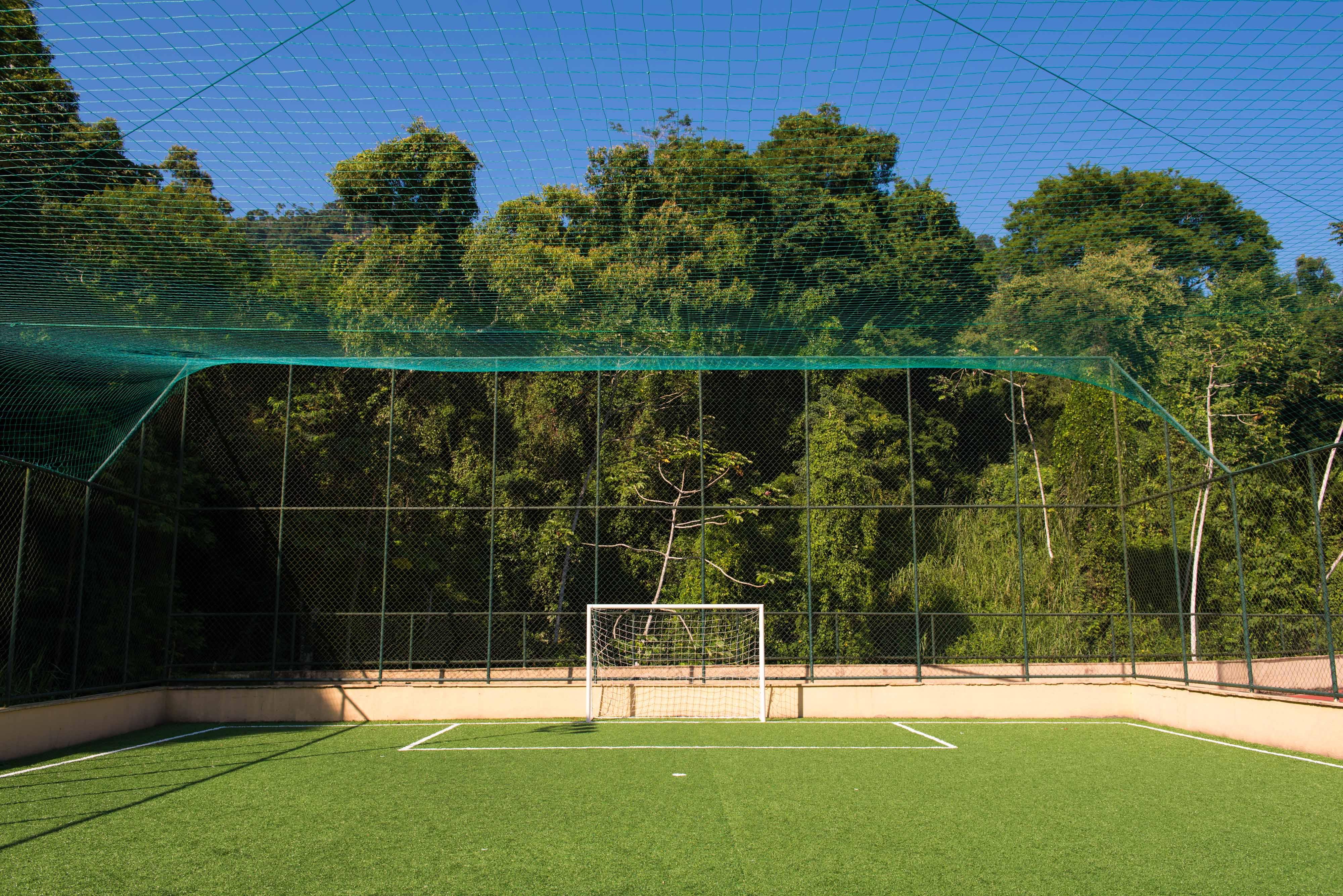 Vila Gale Eco Resort Angra Angra dos Reis Bagian luar foto The football pitch at the school