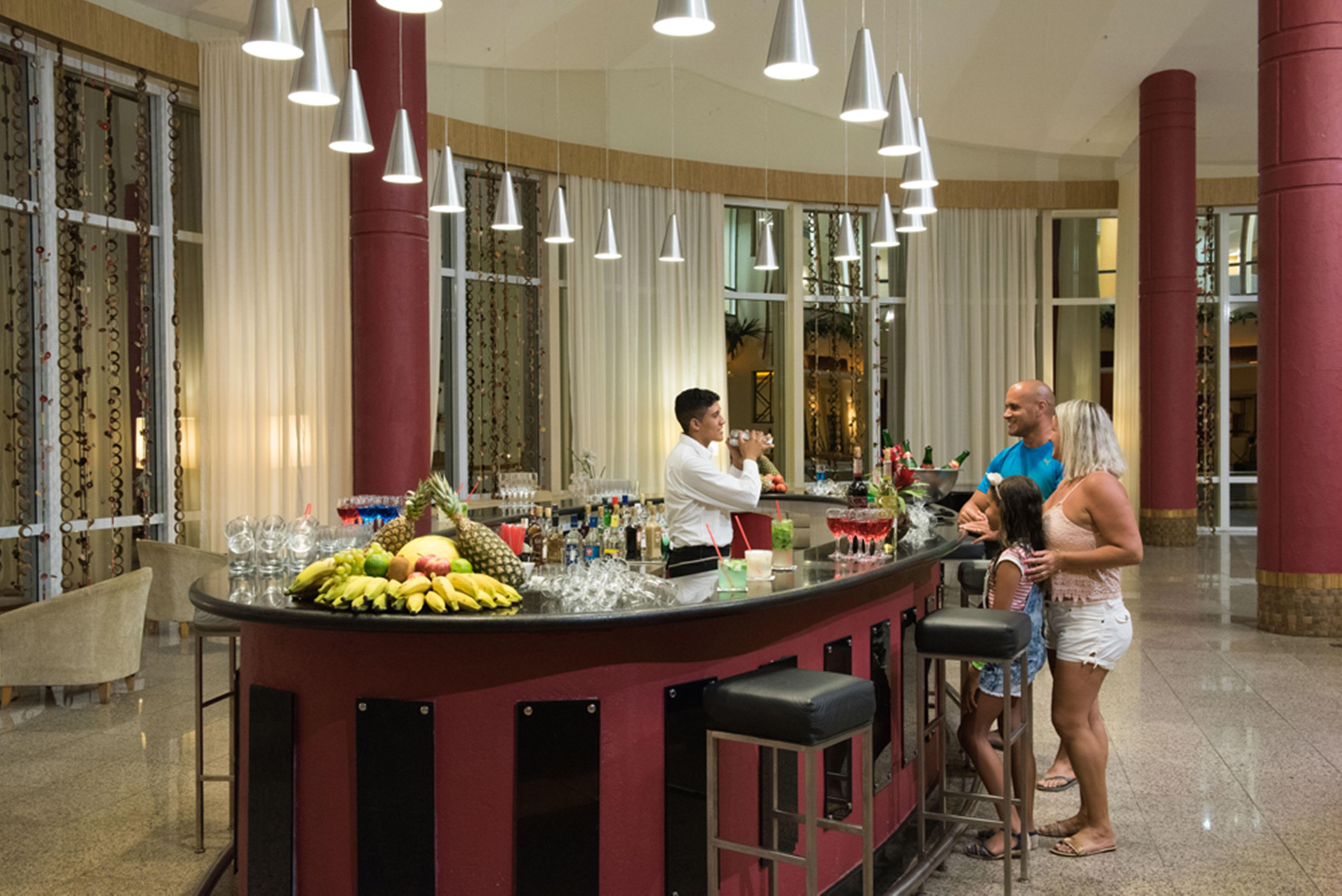 Vila Gale Eco Resort Angra Angra dos Reis Bagian luar foto A bar at a resort