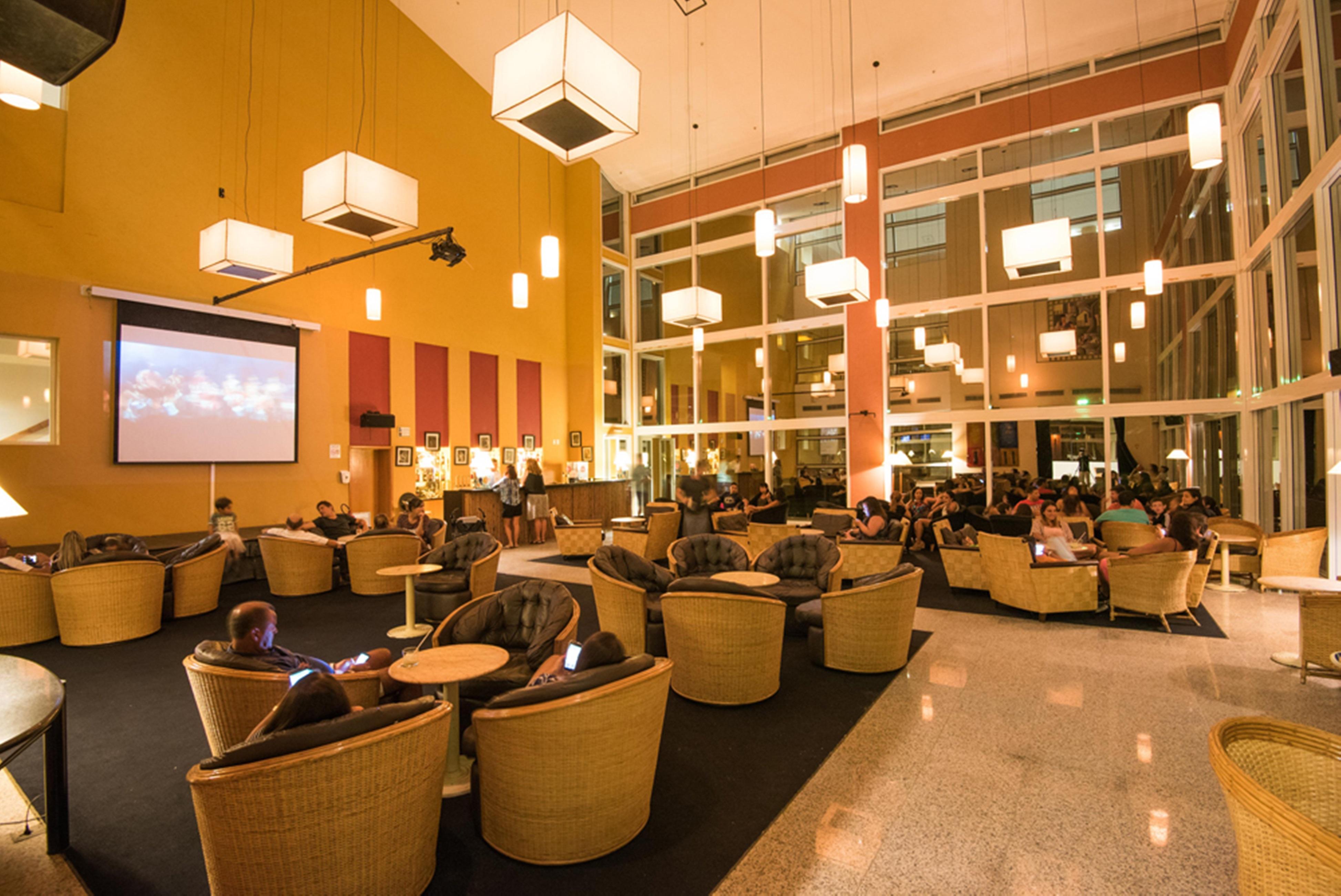 Vila Gale Eco Resort Angra Angra dos Reis Bagian luar foto The lounge at KLIA
